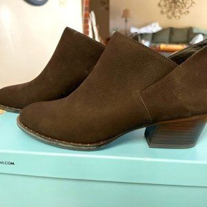 Antonio Melani Phinn ankle boots